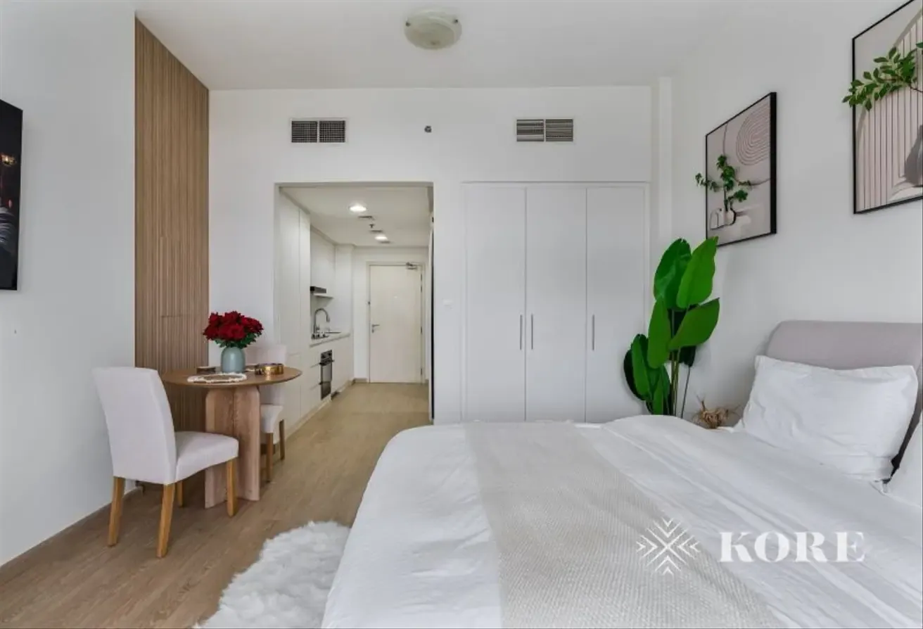 Modern stylish I Furnished I Vacant