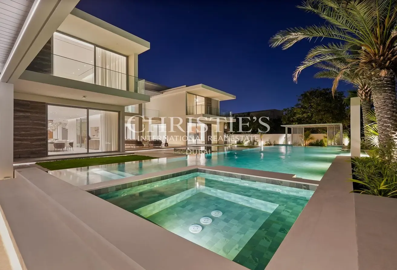 Stunning Dubai Hills Villa with Golf Views