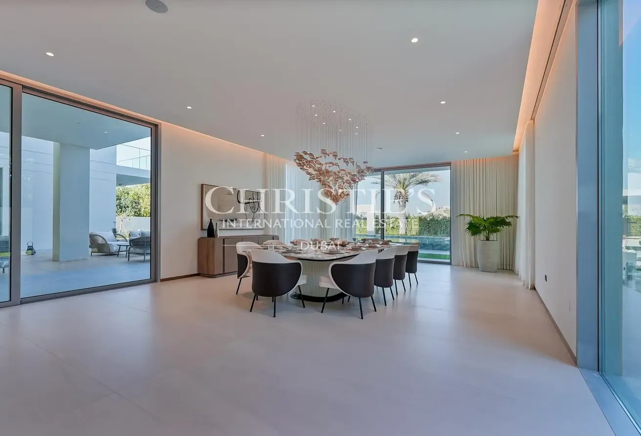 Stunning Dubai Hills Villa with Golf Views
