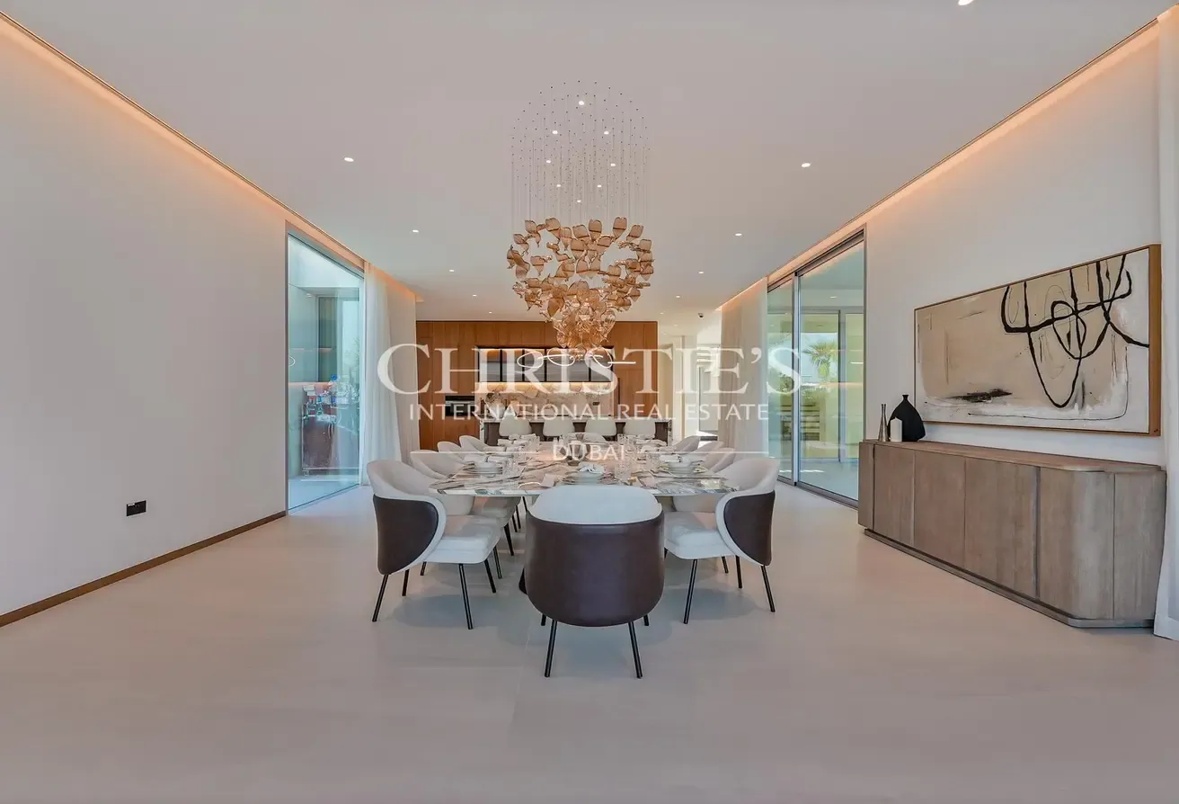 Stunning Dubai Hills Villa with Golf Views