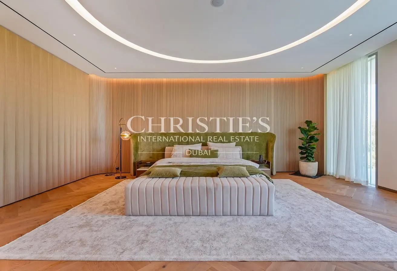 Stunning Dubai Hills Villa with Golf Views