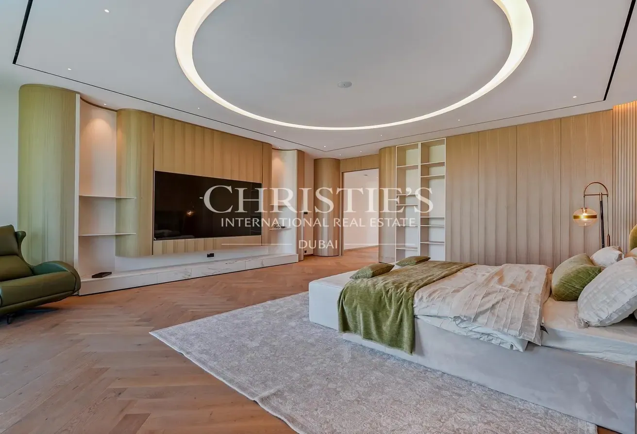 Stunning Dubai Hills Villa with Golf Views