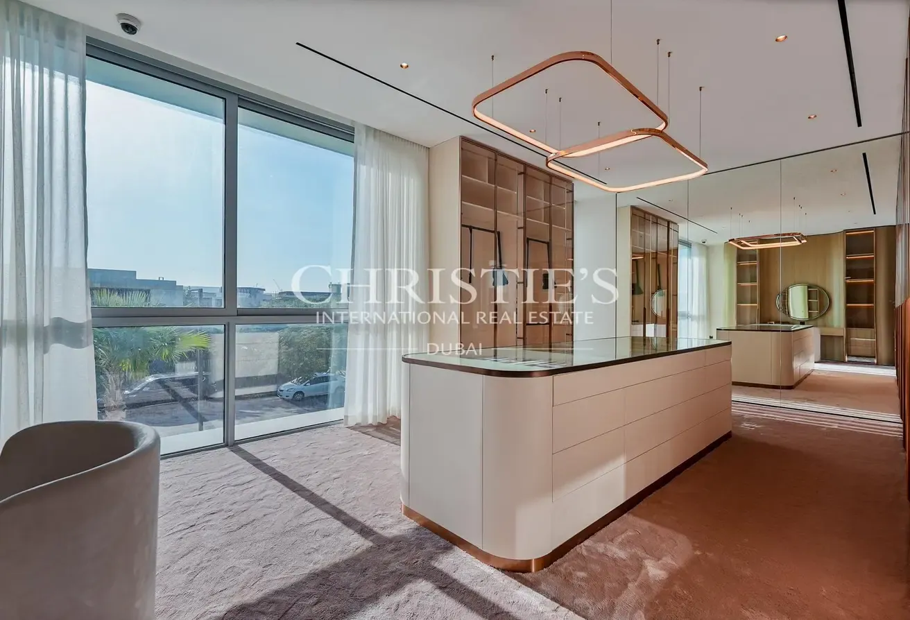 Stunning Dubai Hills Villa with Golf Views