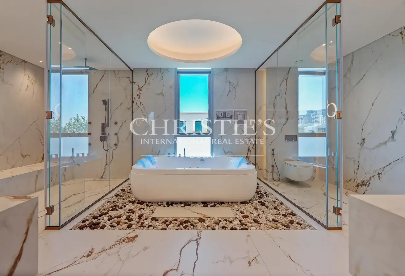 Stunning Dubai Hills Villa with Golf Views