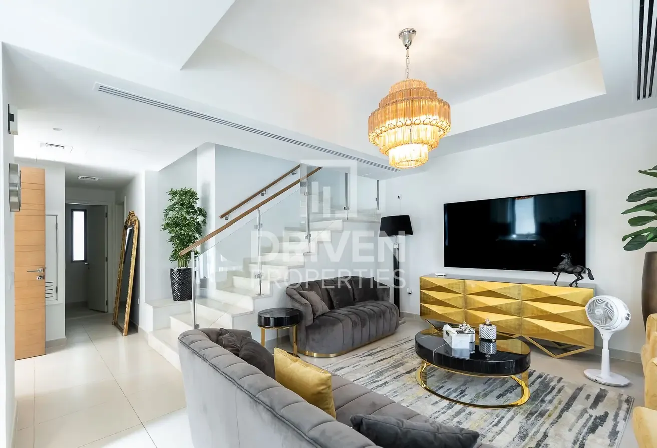 Exclusive | VOT | Furnished | Single Row | Corner