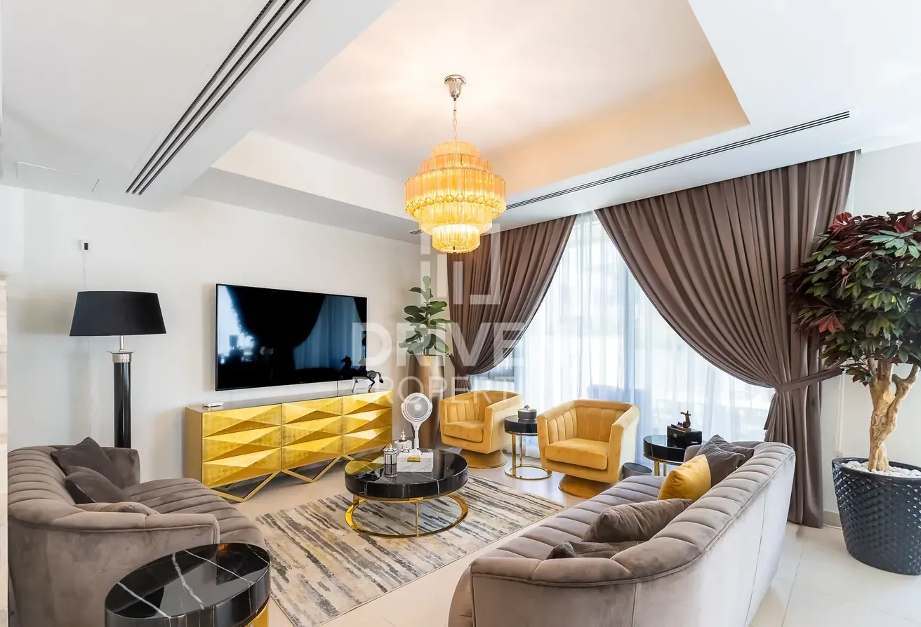 Exclusive | VOT |  Furnished | Single Row | Corner