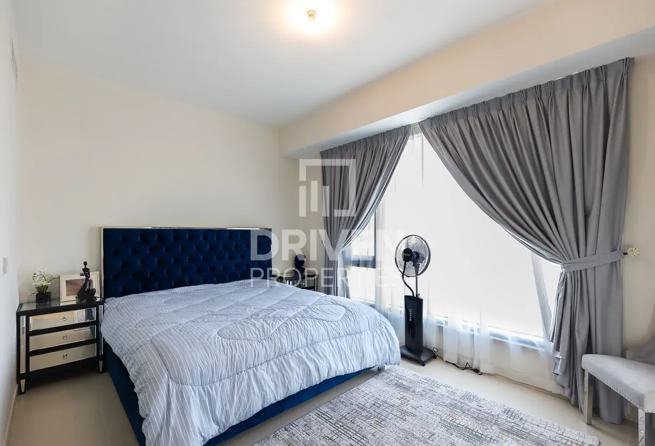Exclusive | VOT |  Furnished | Single Row | Corner
