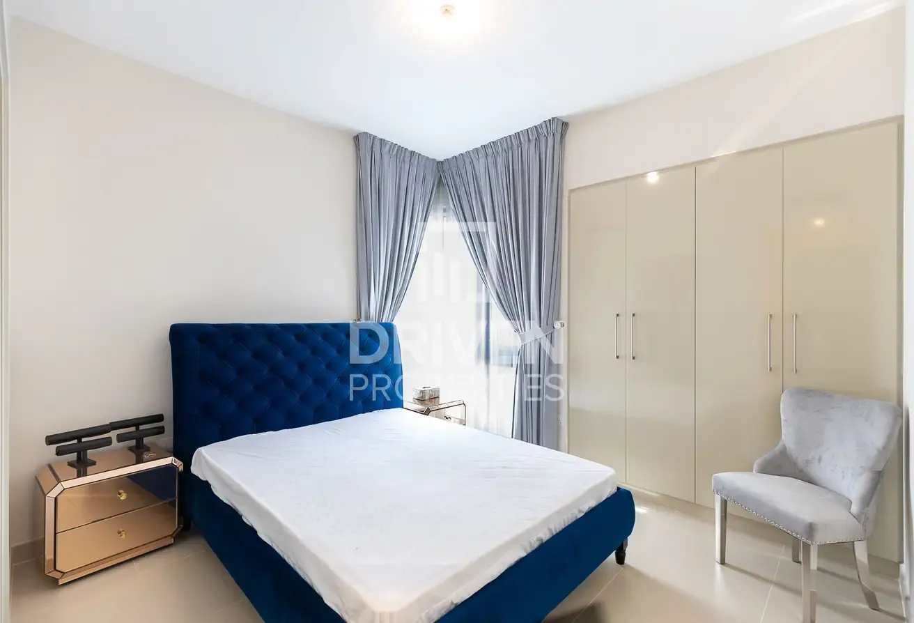 Exclusive | VOT |  Furnished | Single Row | Corner