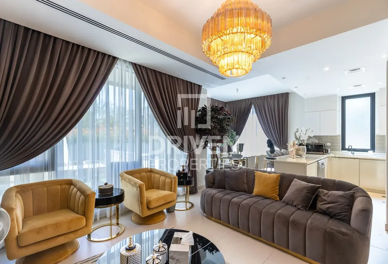 Exclusive | VOT |  Furnished | Single Row | Corner