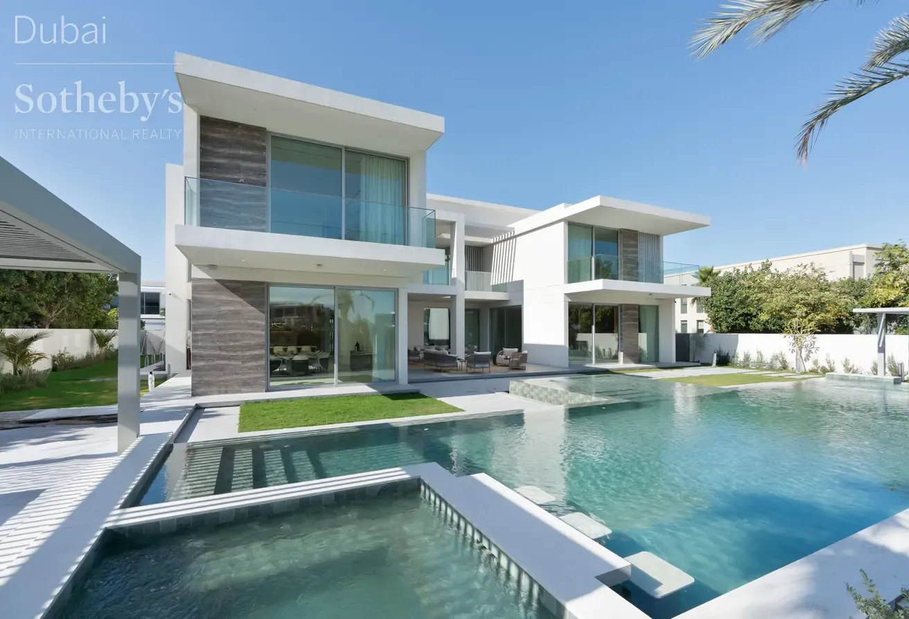 Turnkey Corner Villa in Fairway Vistas