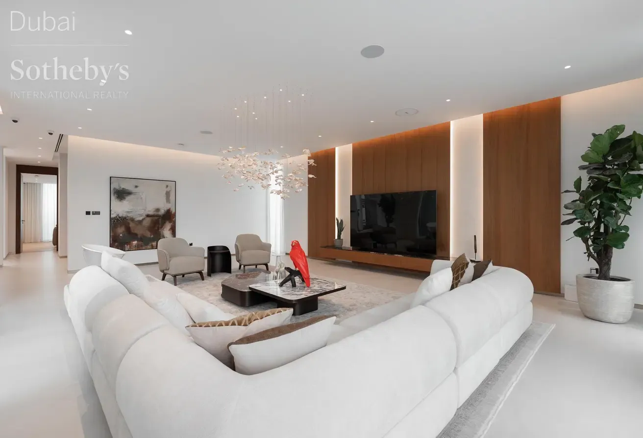 Turnkey Corner Villa in Fairway Vistas