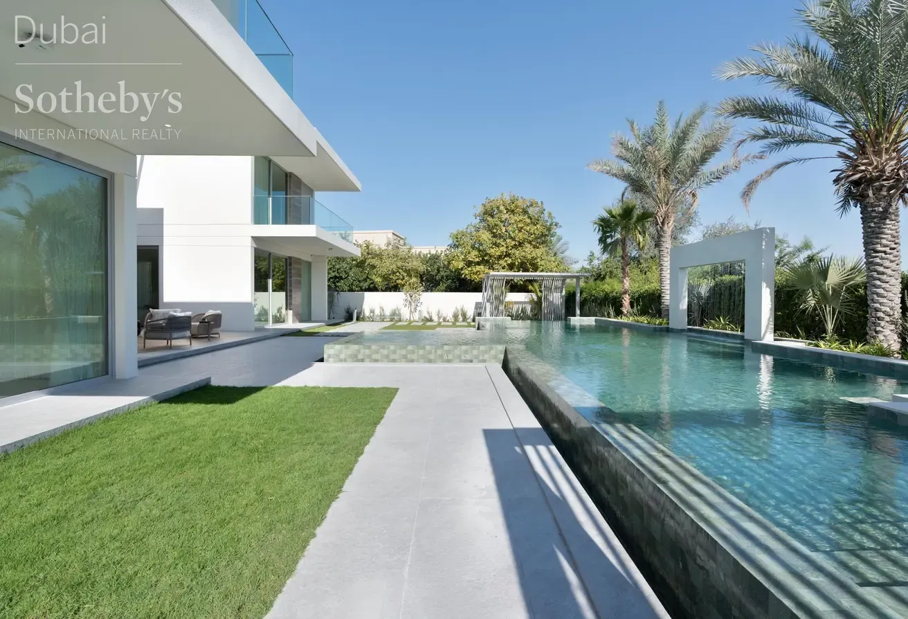 Turnkey Corner Villa in Fairway Vistas