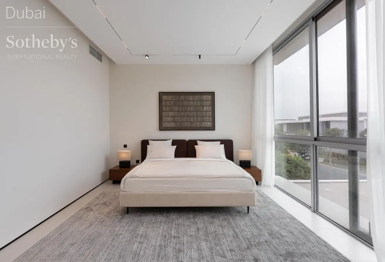 Turnkey Corner Villa in Fairway Vistas