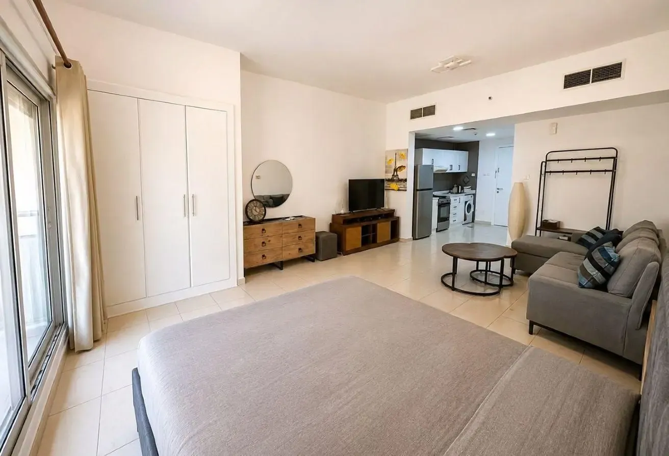 Studio JVC | Up to 12 Cheques | Vacant