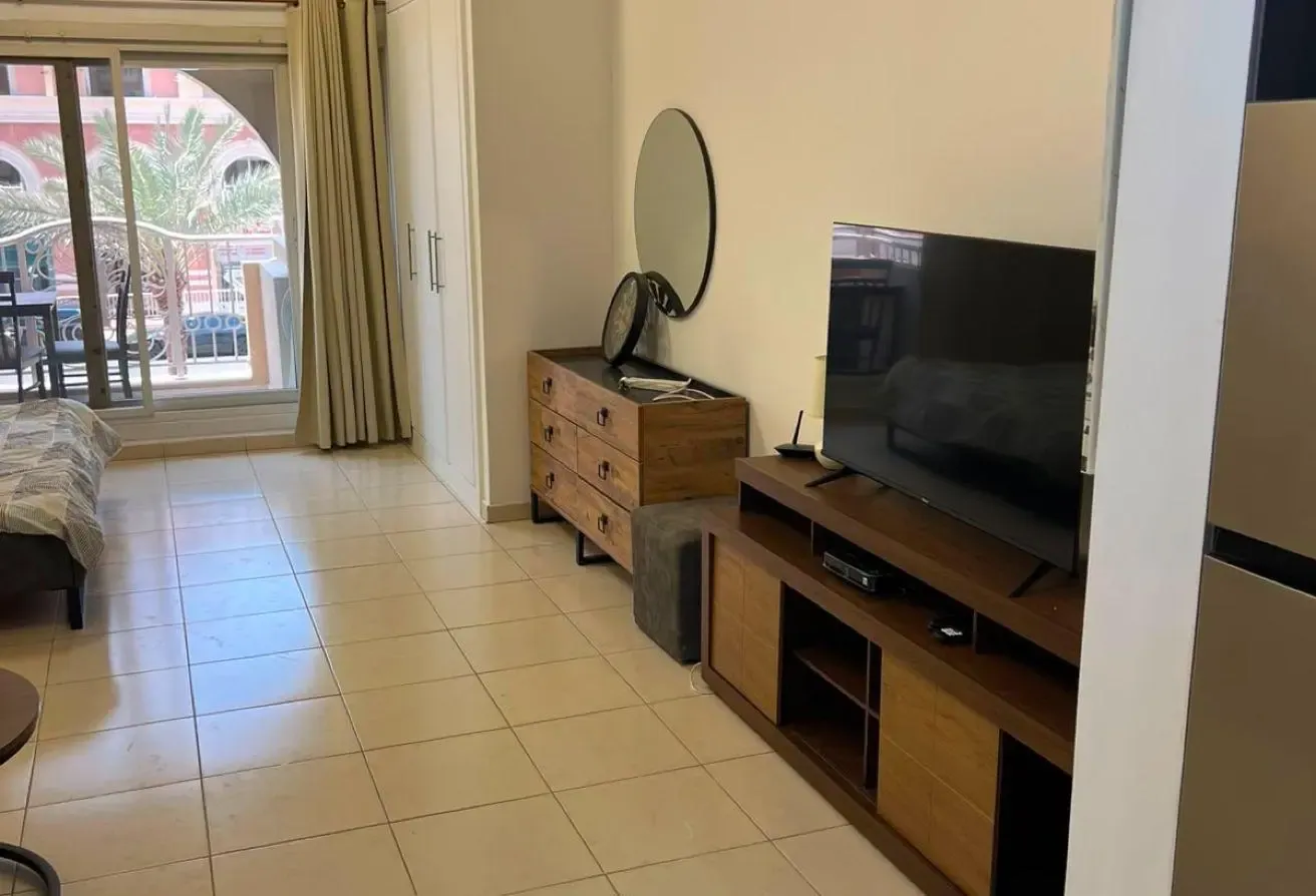 Studio JVC | Up to 12 Cheques | Vacant