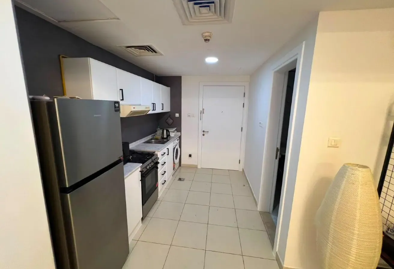 Studio JVC | Up to 12 Cheques | Vacant