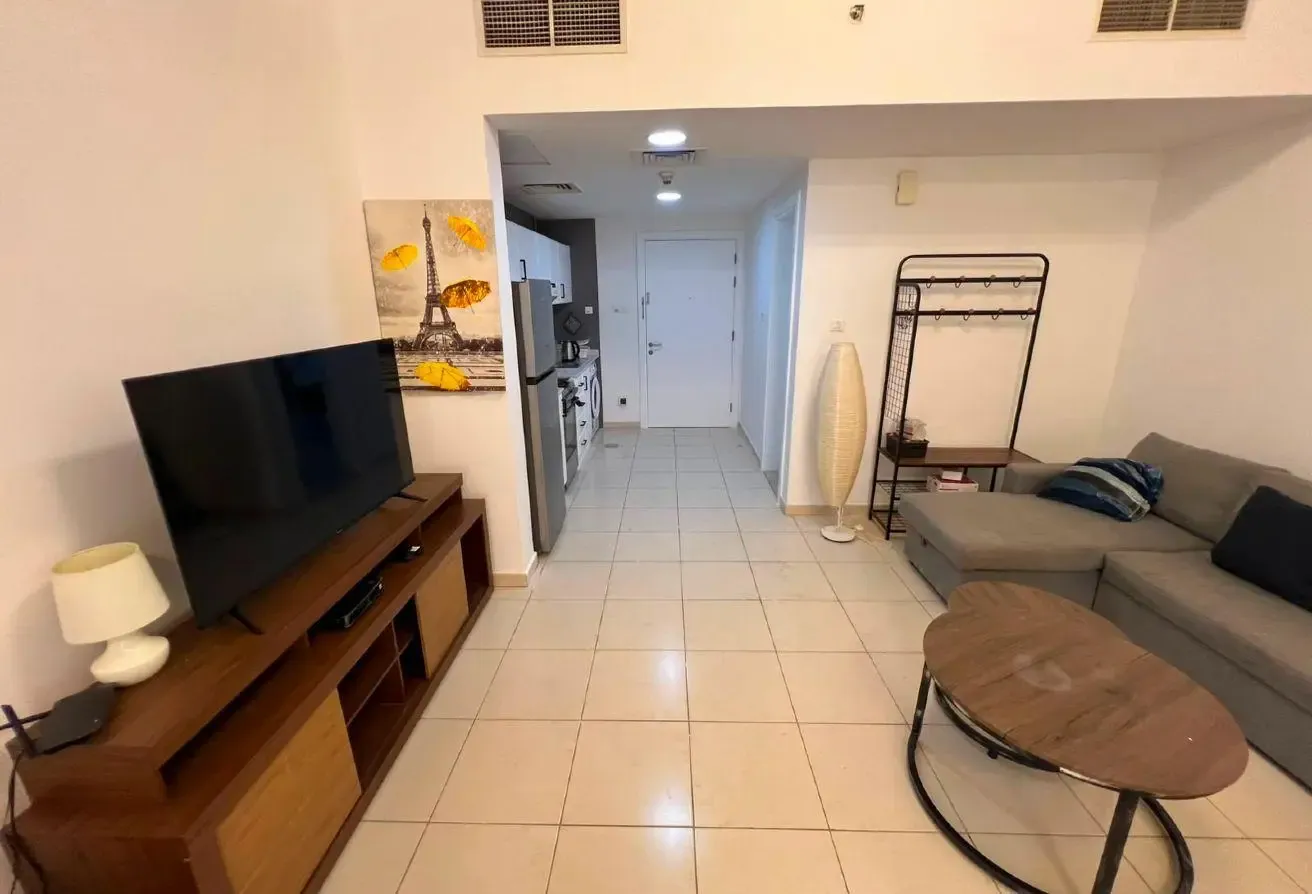 Studio JVC | Up to 12 Cheques | Vacant