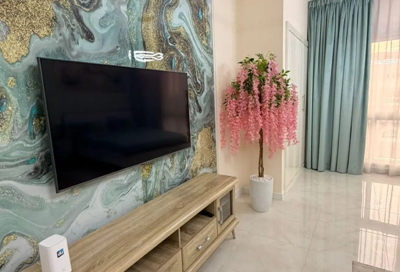 Huge Upgraded Studio | 12 Cheques | JVC