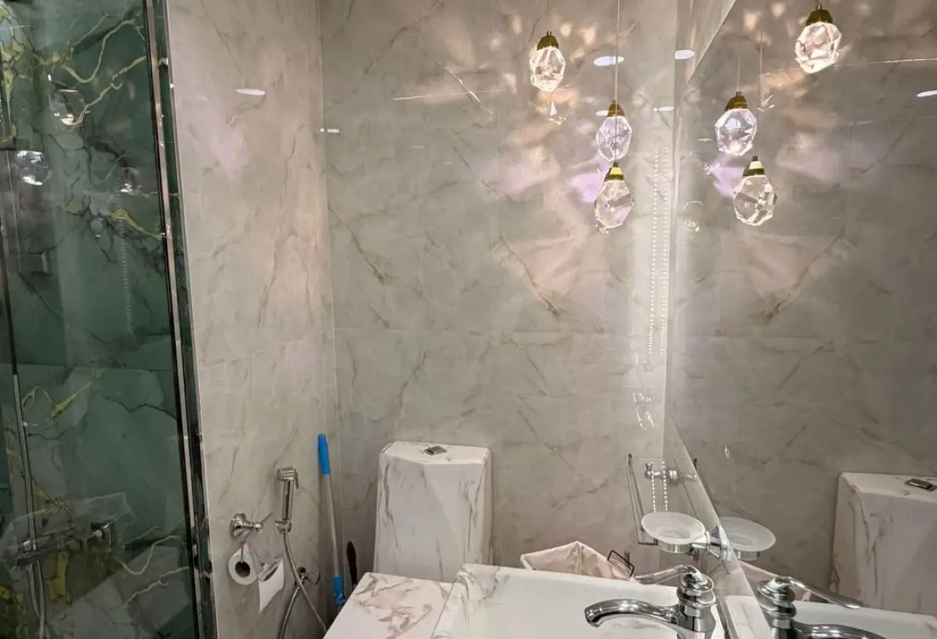 Huge Upgraded Studio | 12 Cheques | JVC