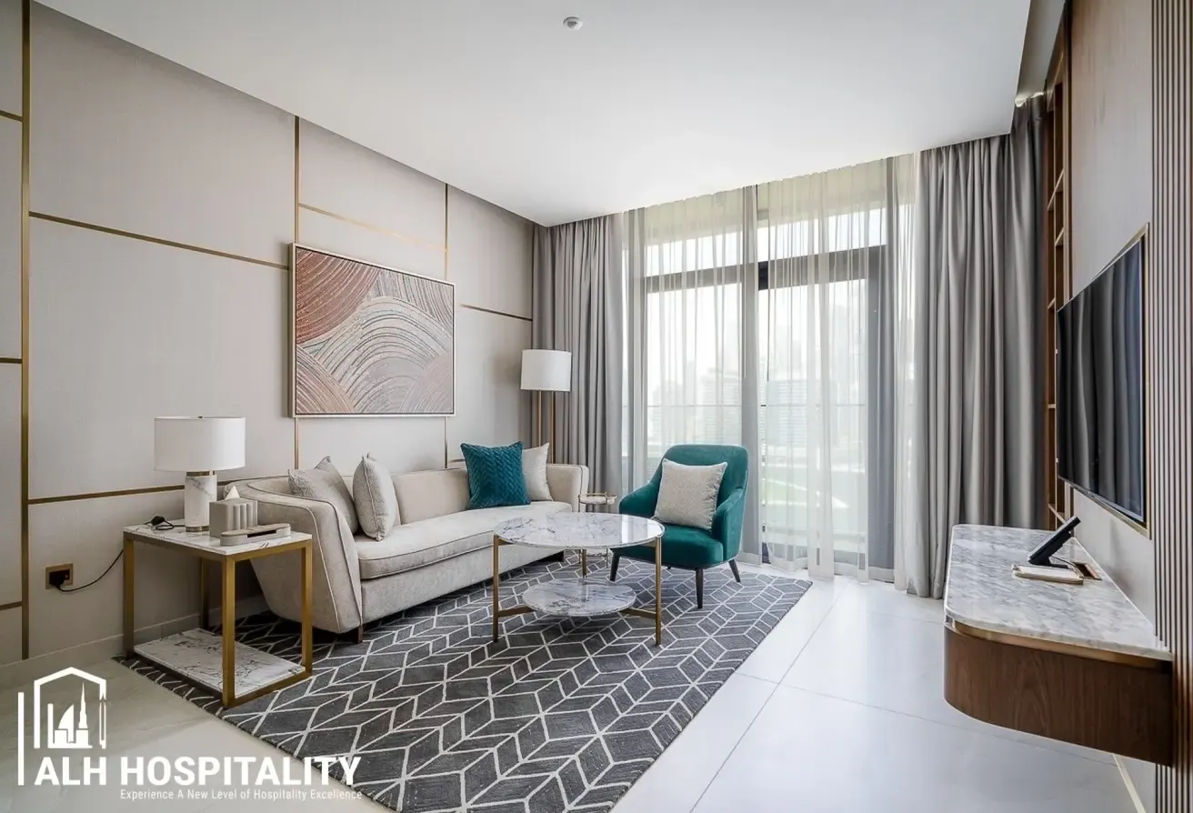 Burj Khalifa and Canal Views | Luxurious 1 Bed