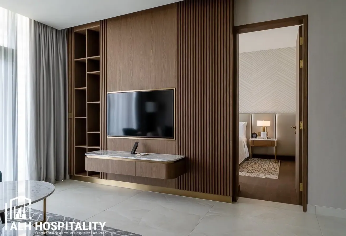Burj Khalifa and Canal Views | Luxurious 1 Bed