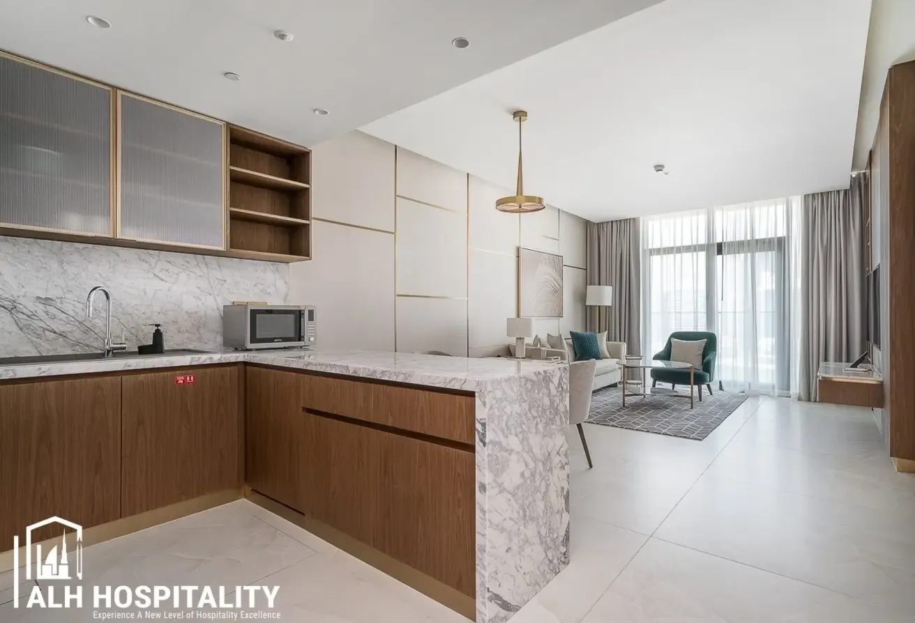 Burj Khalifa and Canal Views | Luxurious 1 Bed