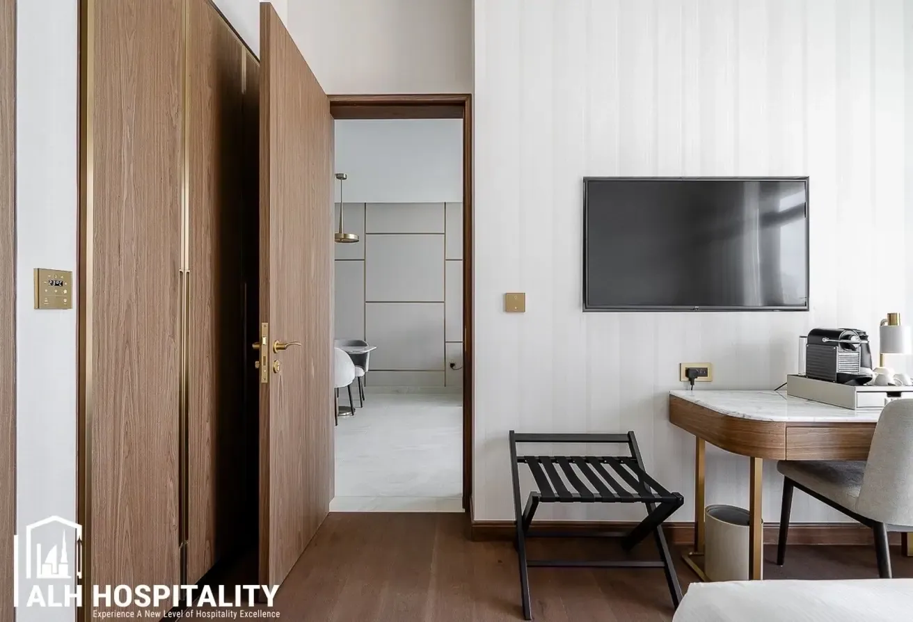 Burj Khalifa and Canal Views | Luxurious 1 Bed