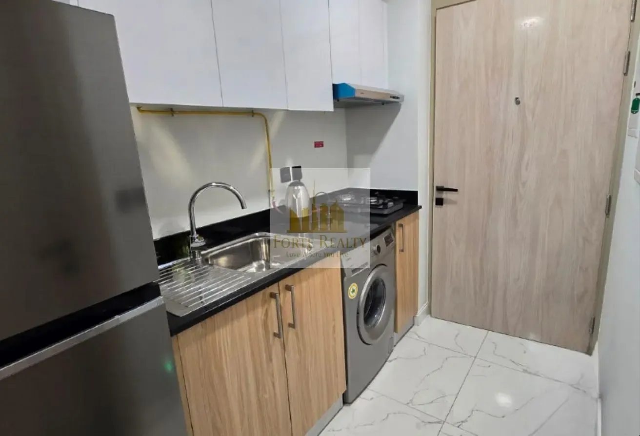Brand New // Spacious & Bright  // Fully Furnished