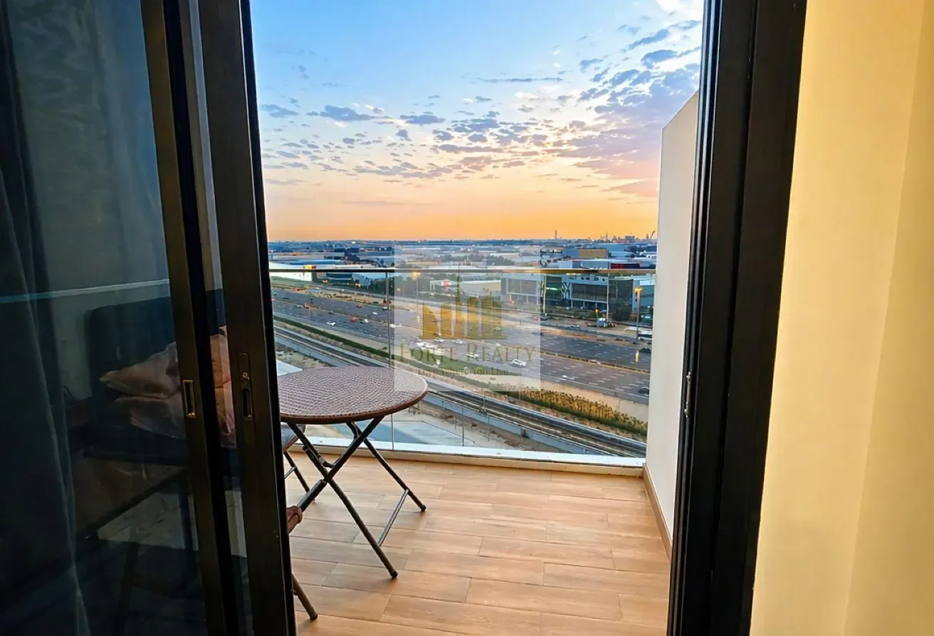 Brand New // Spacious & Bright  // Fully Furnished