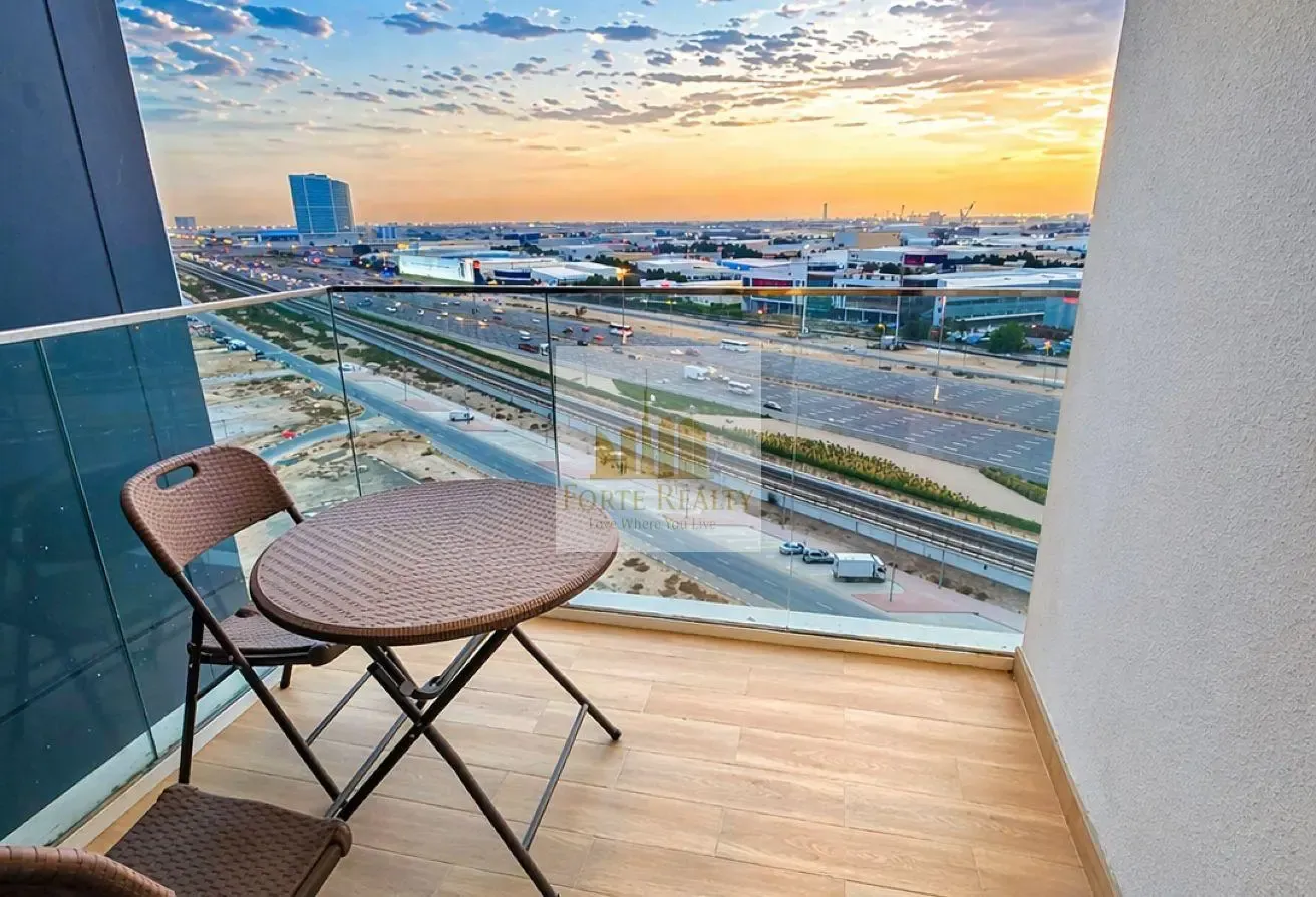 Brand New // Spacious & Bright  // Fully Furnished