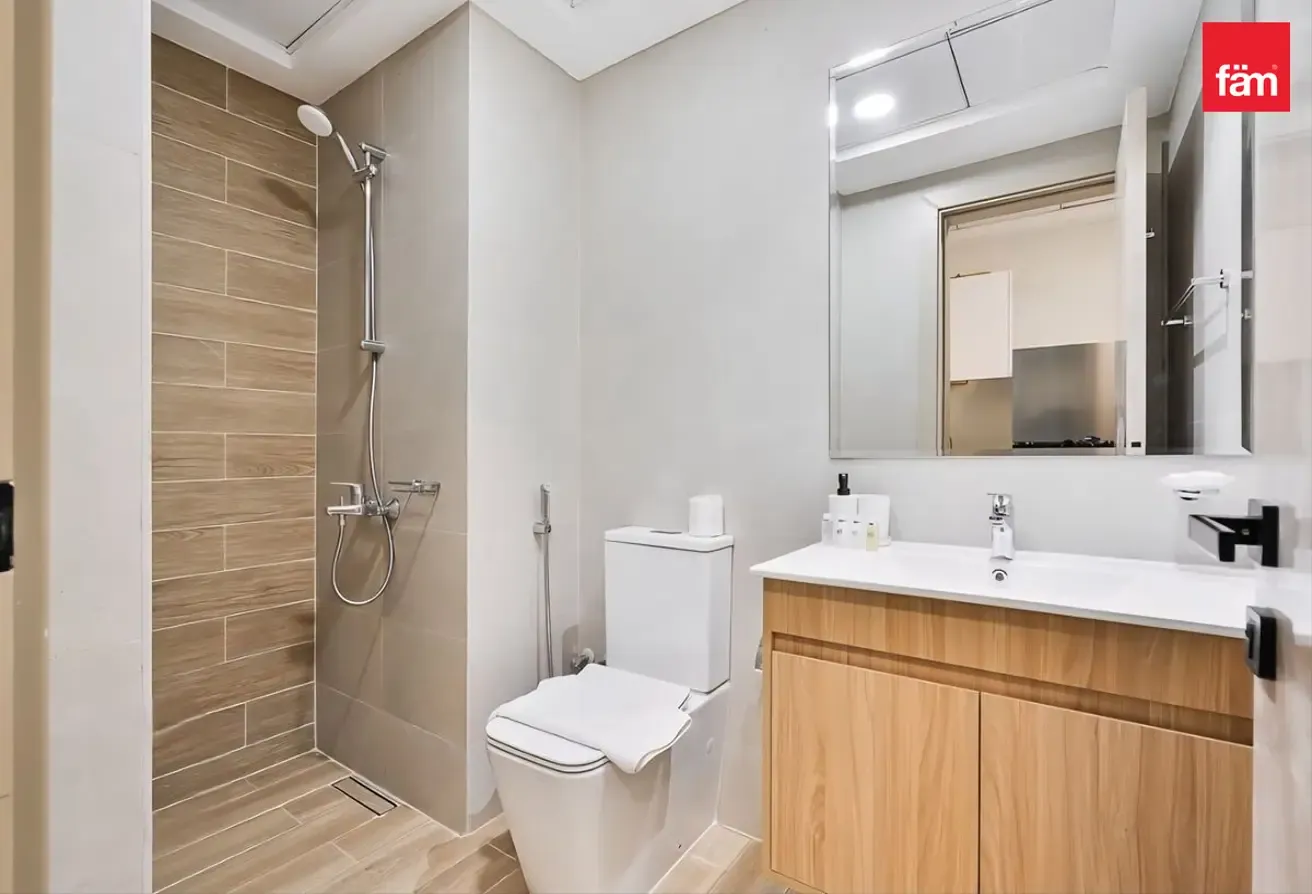 Unfurnished | Close to Metro | Mid Floor
