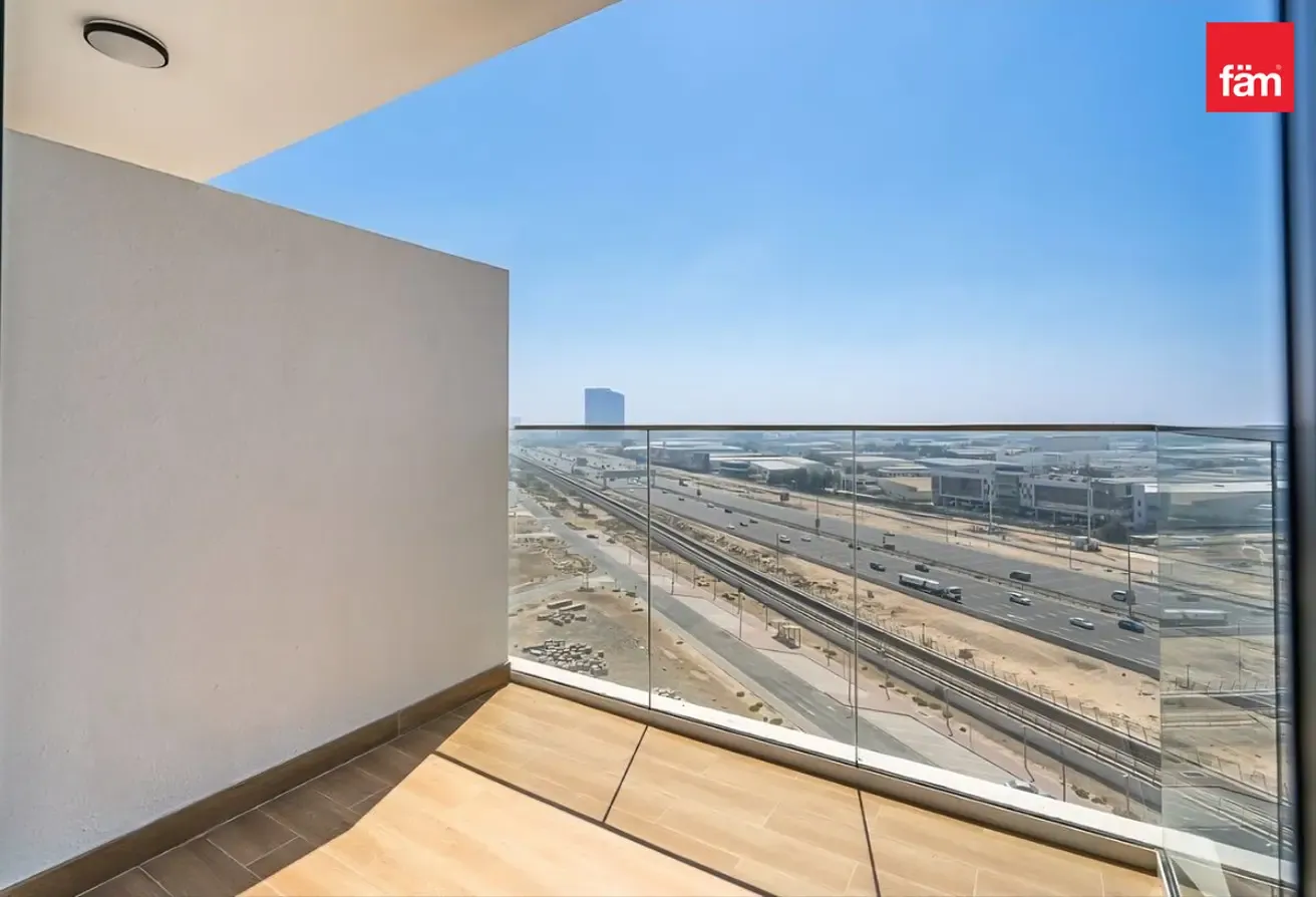 Unfurnished | Close to Metro | Mid Floor