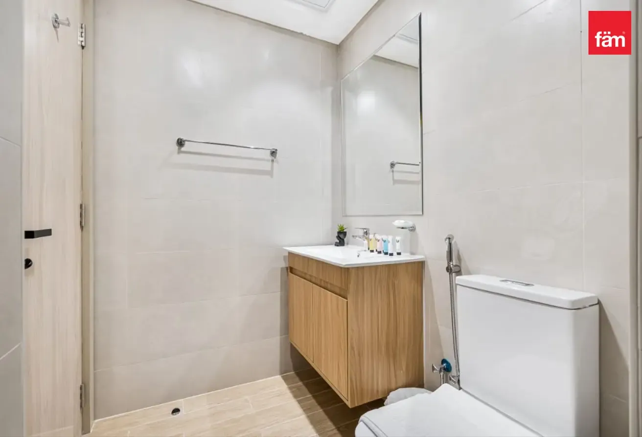 Unfurnished | Close to Metro | Mid Floor