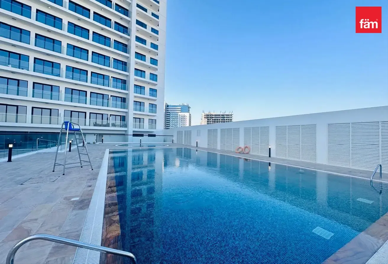 Unfurnished | Close to Metro | Mid Floor