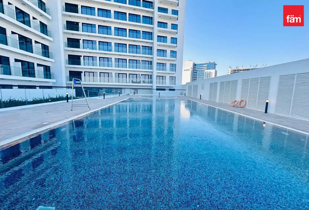 Unfurnished | Close to Metro | Mid Floor