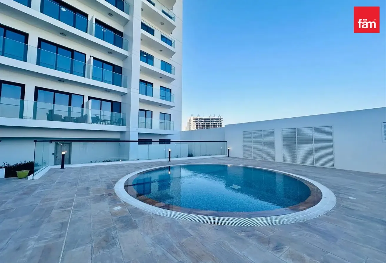 Unfurnished | Close to Metro | Mid Floor