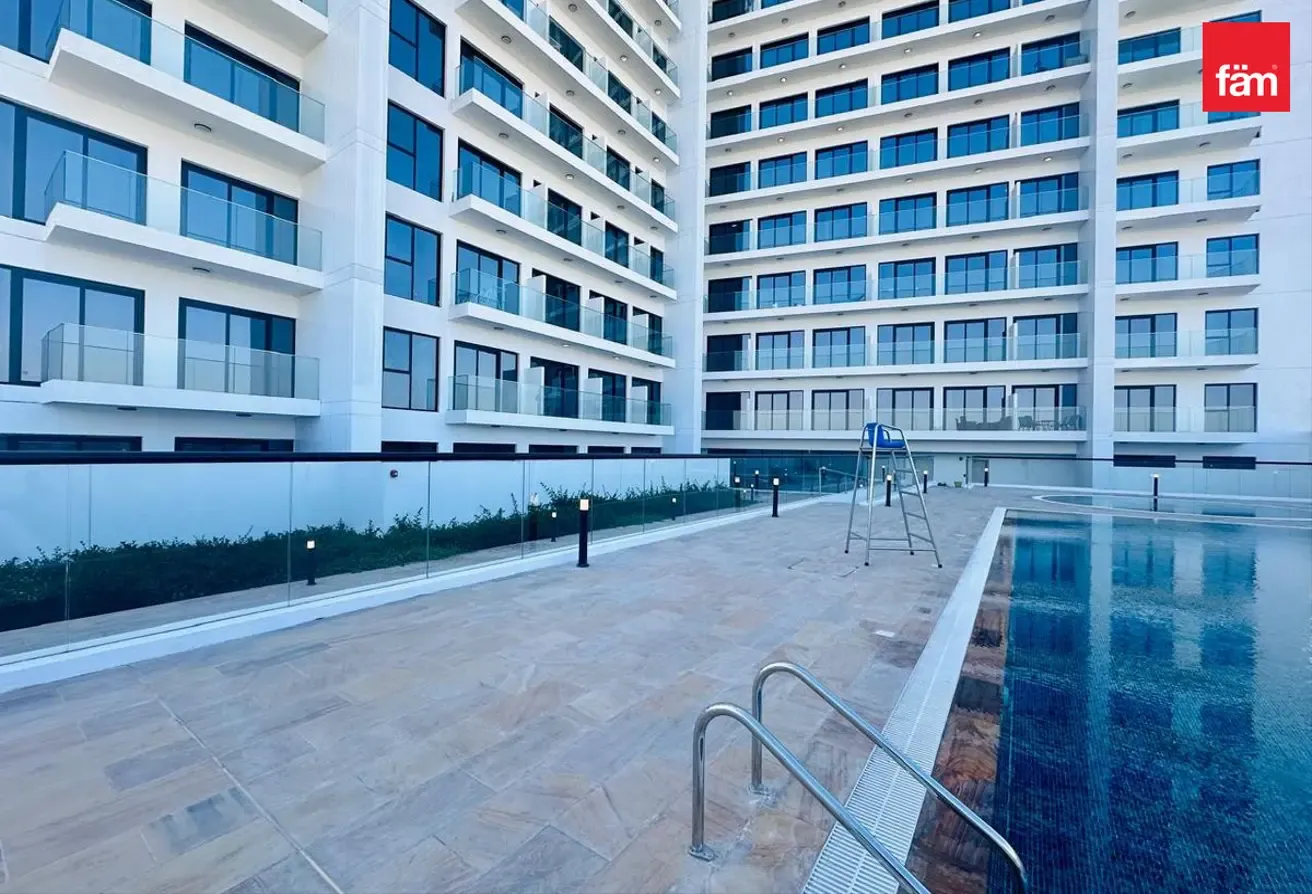 Unfurnished | Close to Metro | Mid Floor