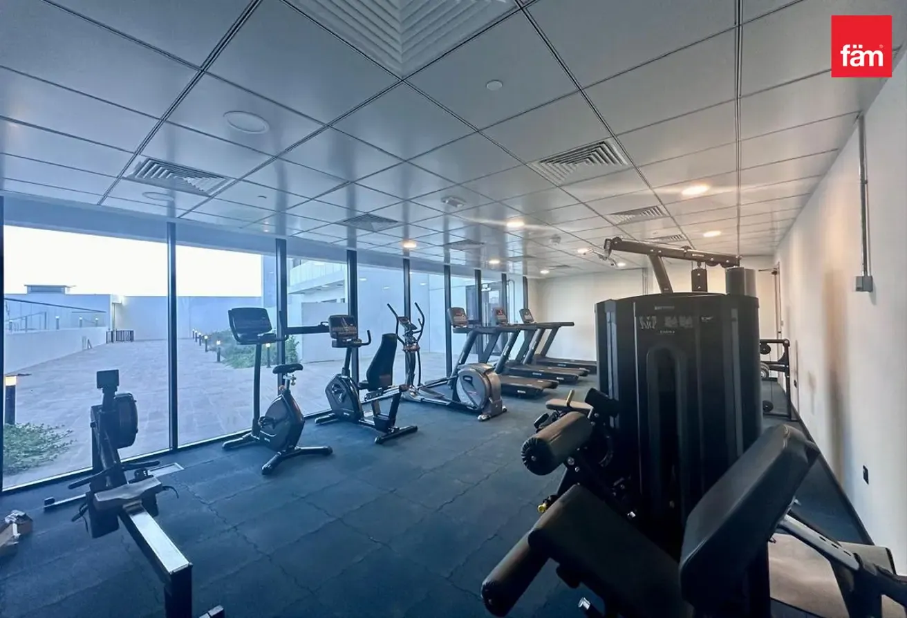 Unfurnished | Close to Metro | Mid Floor