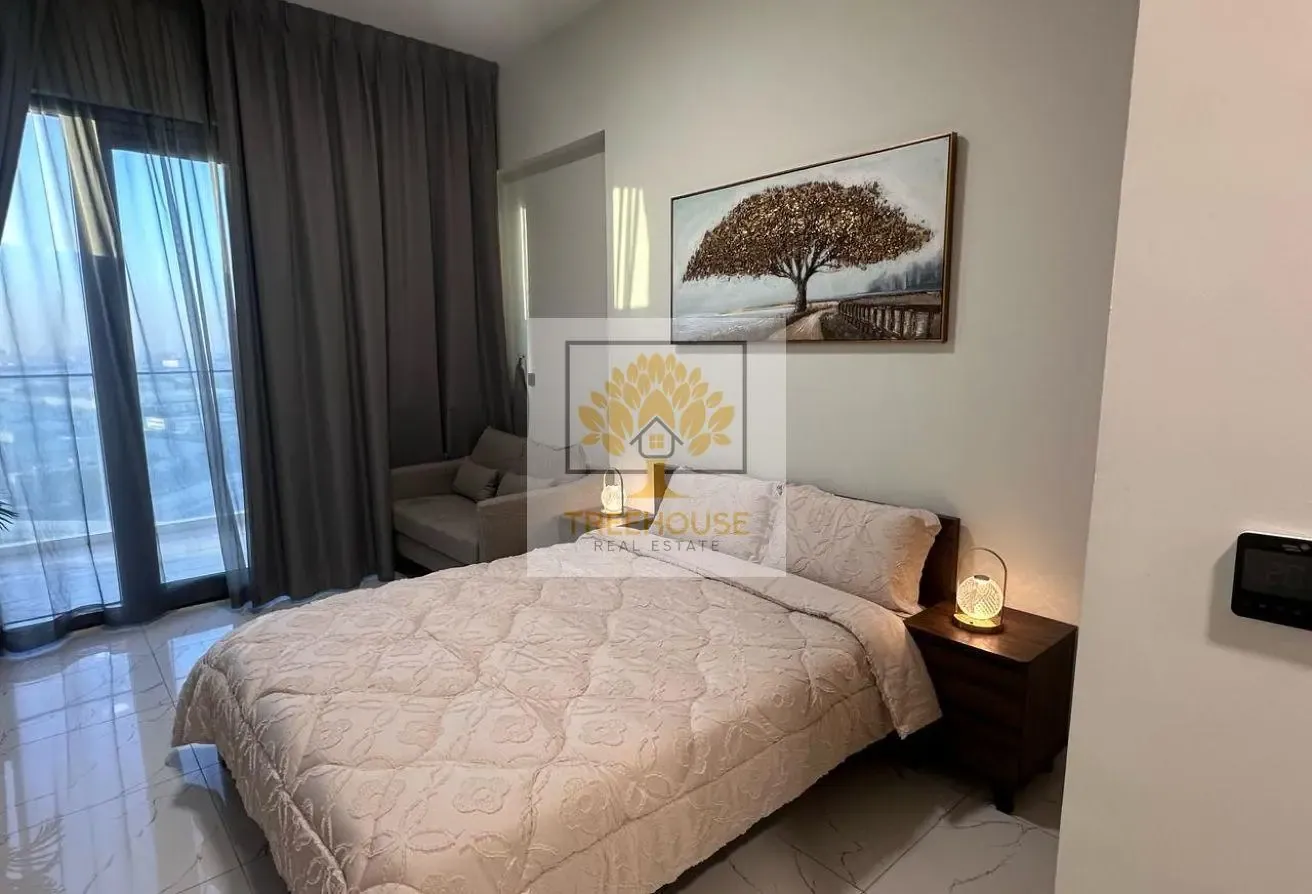 FULLY FURNISHED STUDIO| CLOSE TO METRO| HIGH FLOOR