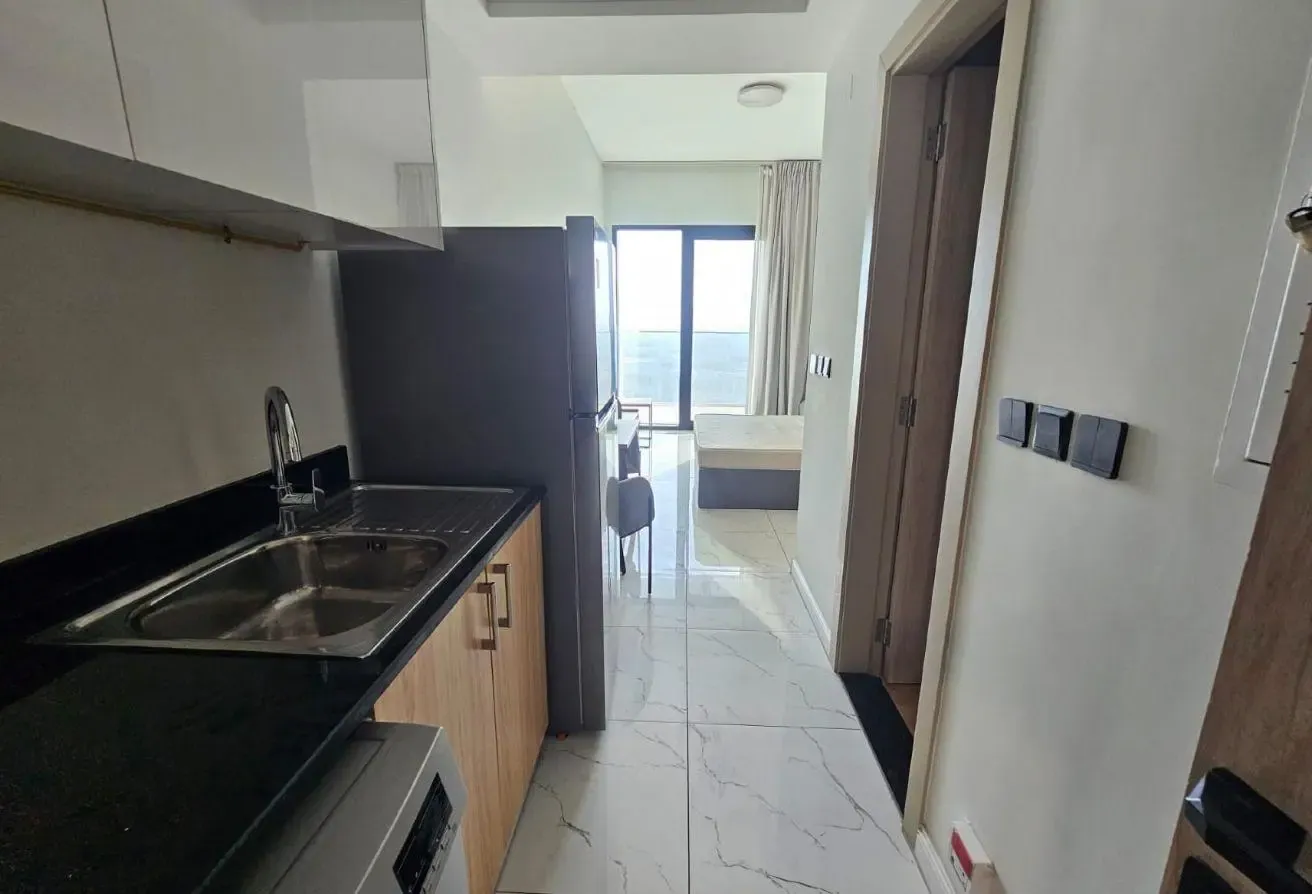 High-Floor Studio | Alexis Tower | Mixed City View