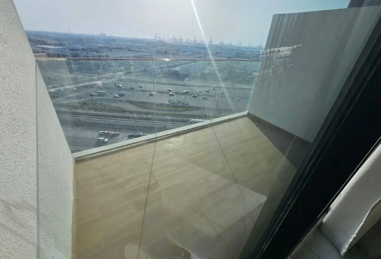 High-Floor Studio | Alexis Tower | Mixed City View
