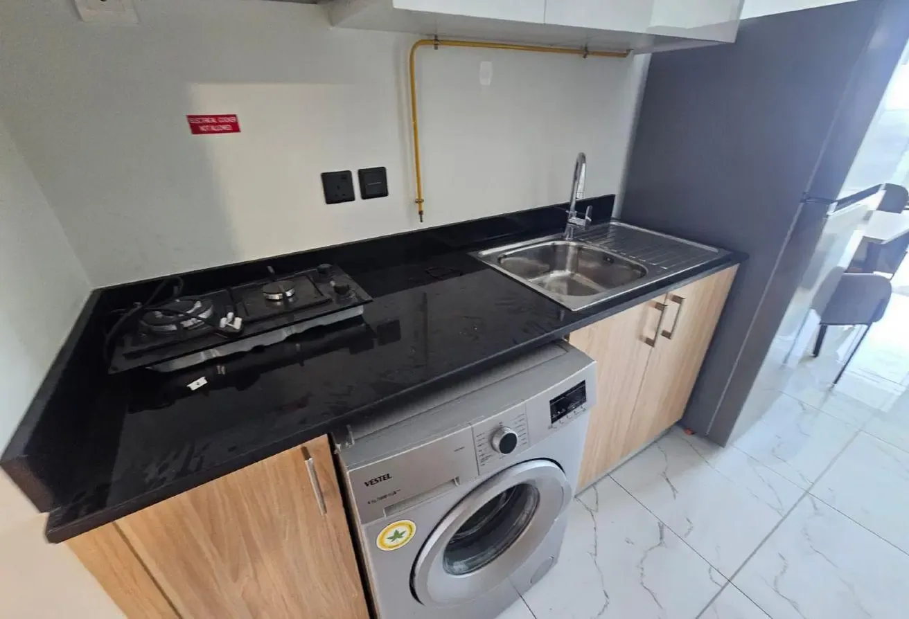 High-Floor Studio | Alexis Tower | Mixed City View