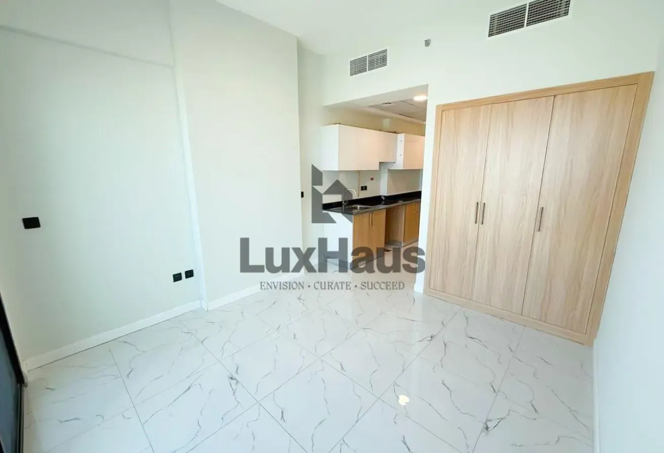 12 Cheques | Next To Metro | Pool View