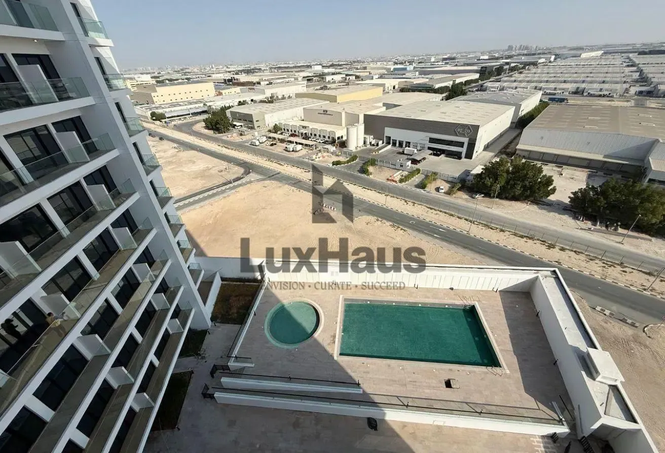 12 Cheques | Next To Metro | Pool View