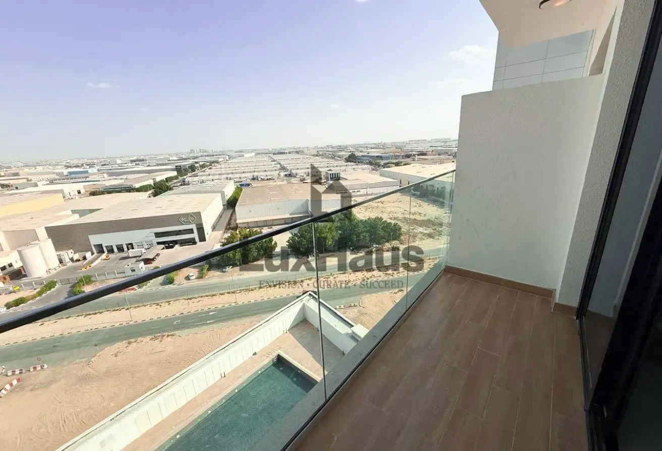 12 Cheques | Next To Metro | Pool View