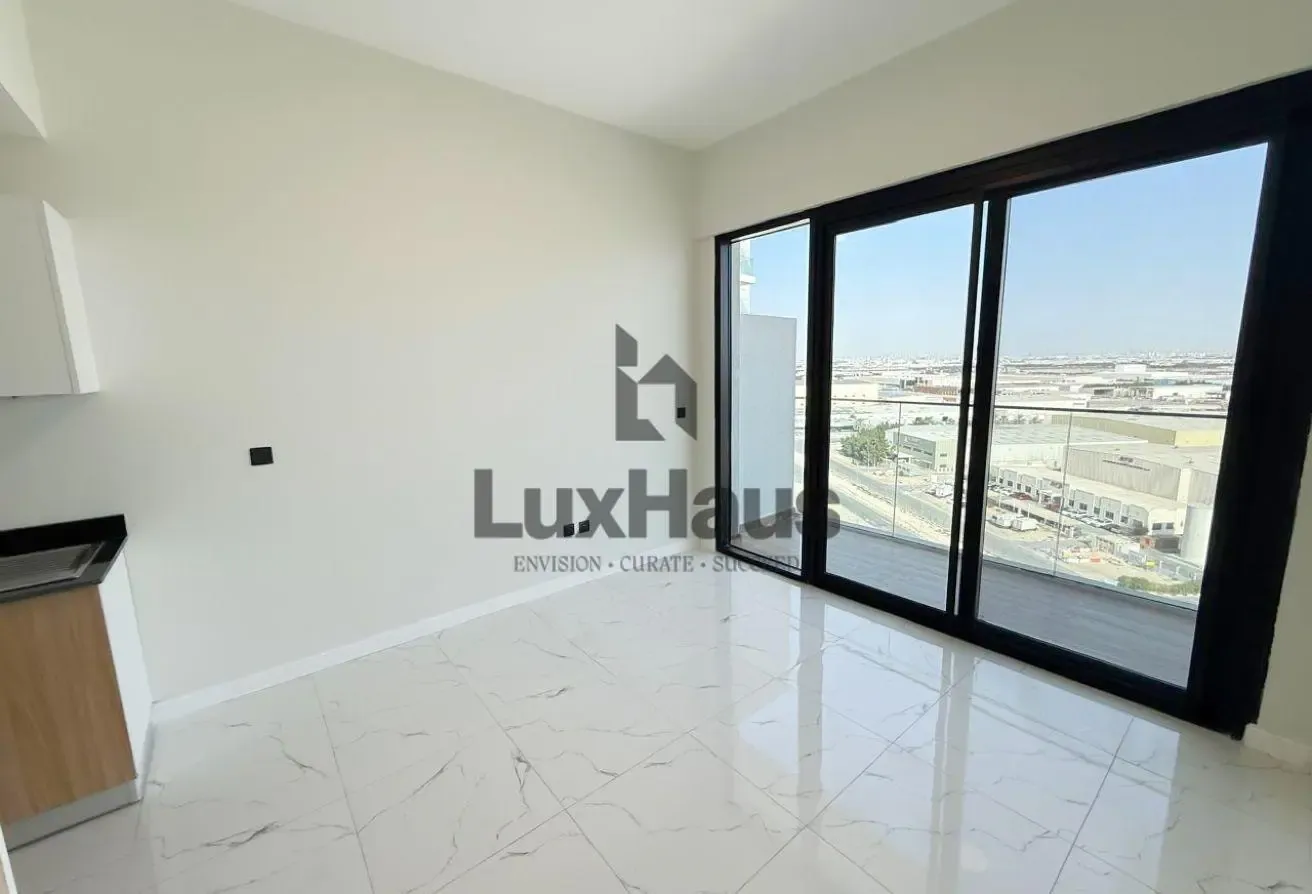 12 Cheques | Next To Metro | Pool View