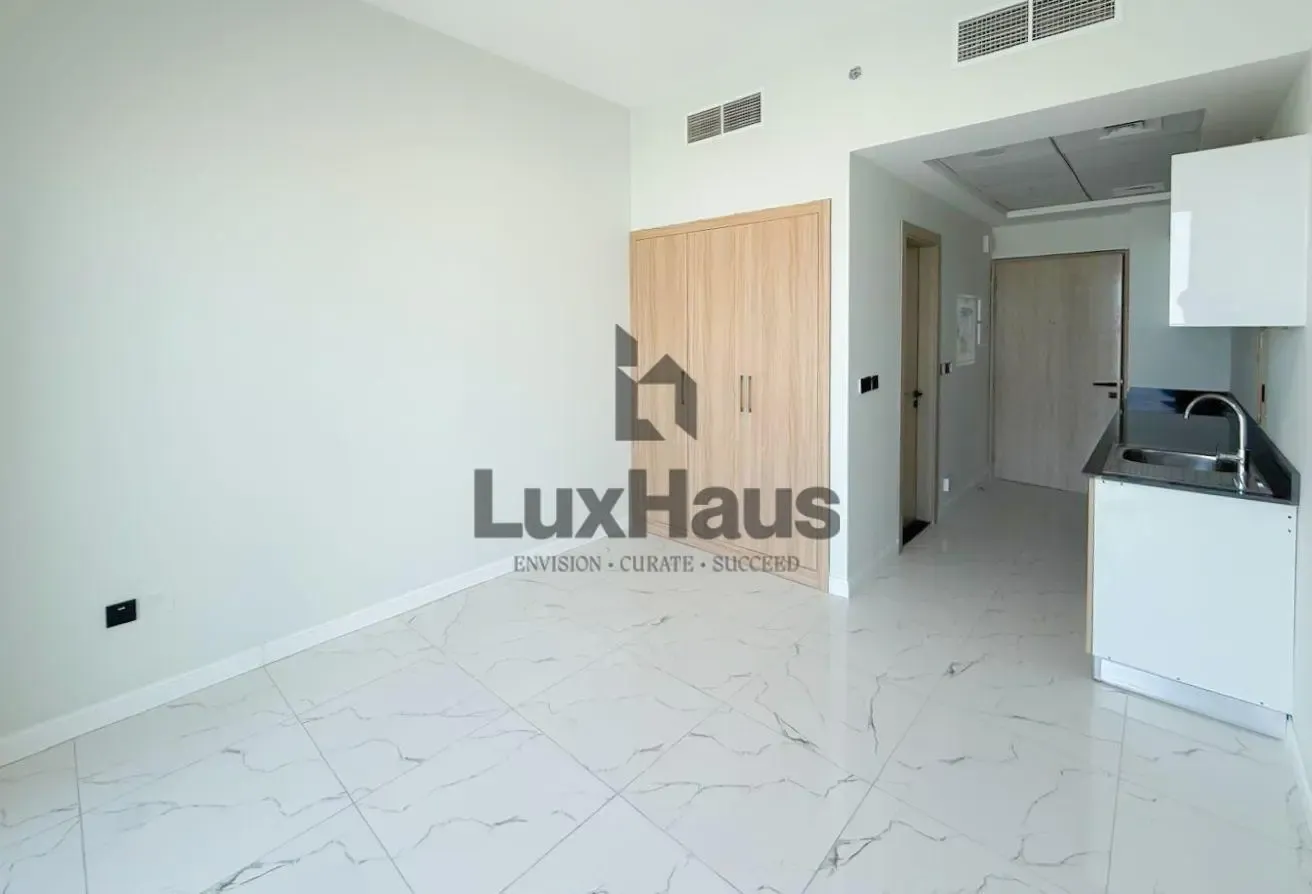 12 Cheques | Next To Metro | Pool View
