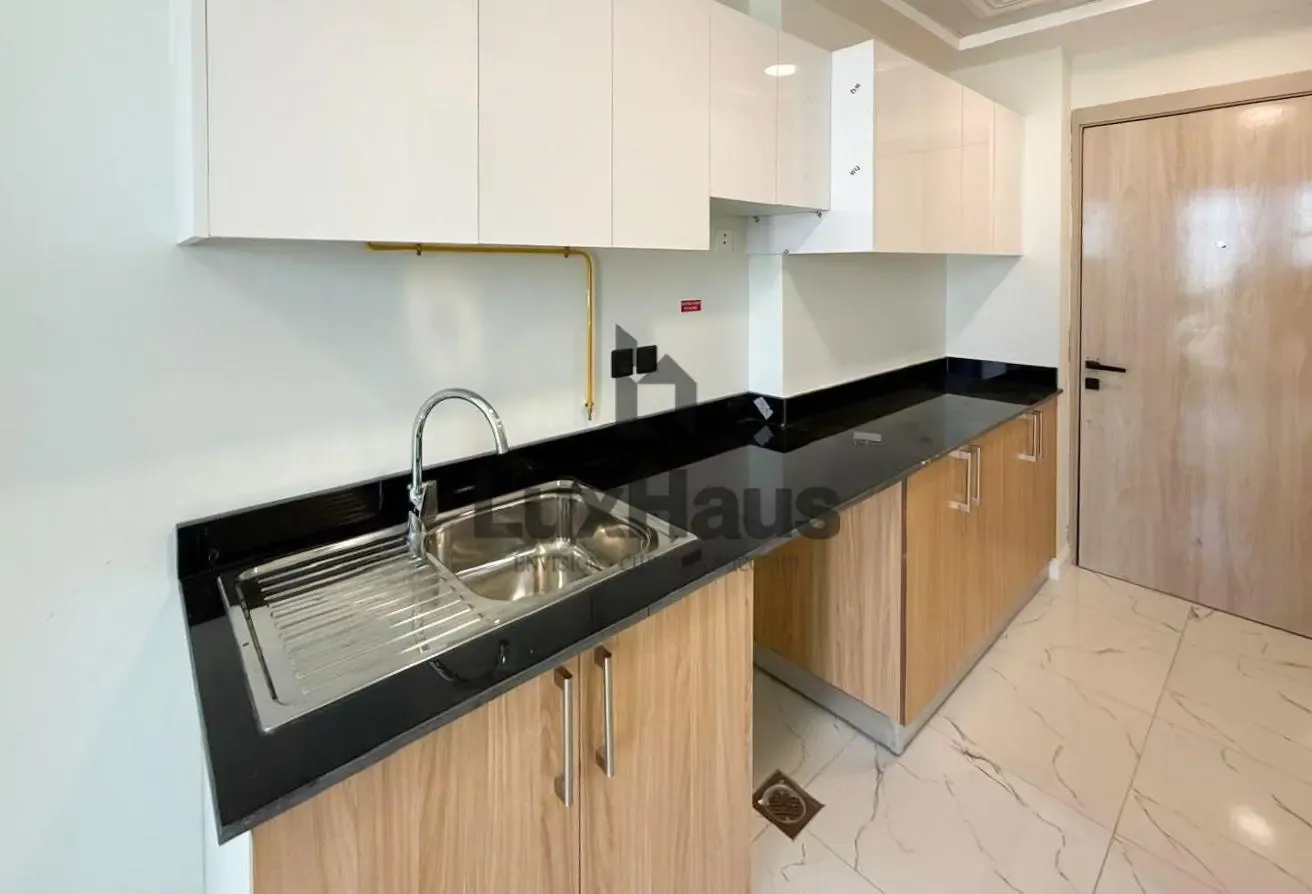 12 Cheques | Next To Metro | Pool View