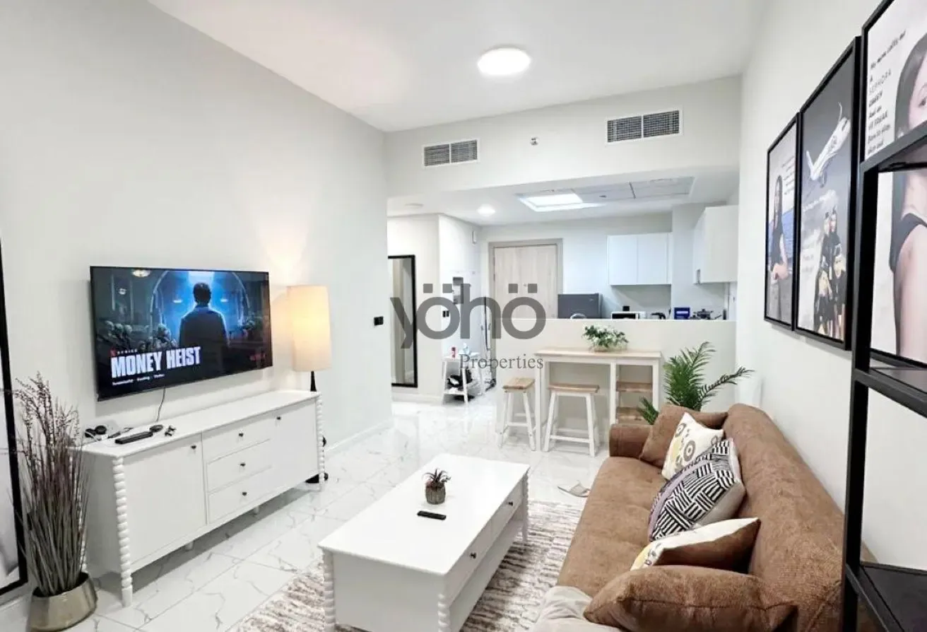 FULLY FURNISHED | VACANT | NEAR METRO