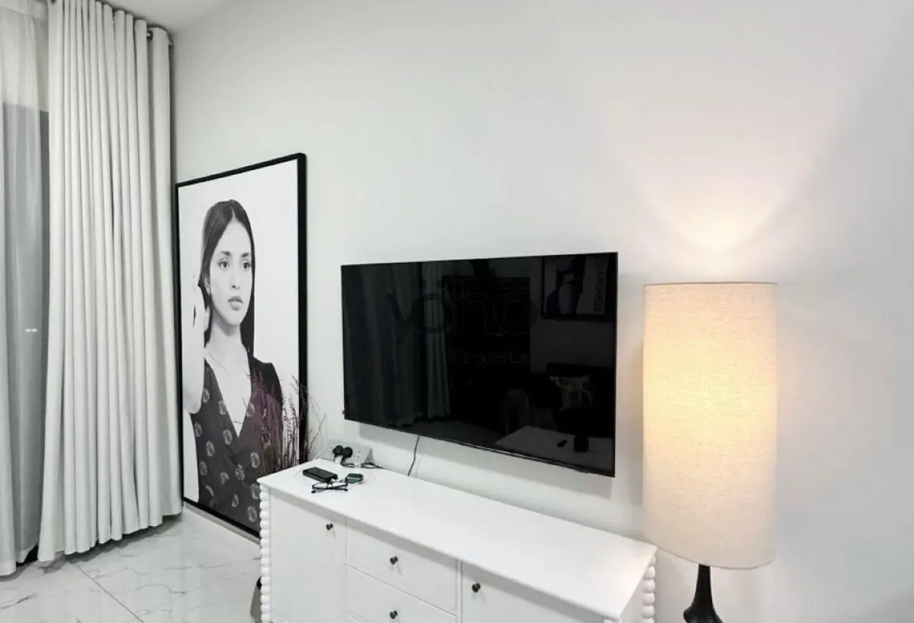 FULLY FURNISHED | VACANT | NEAR METRO